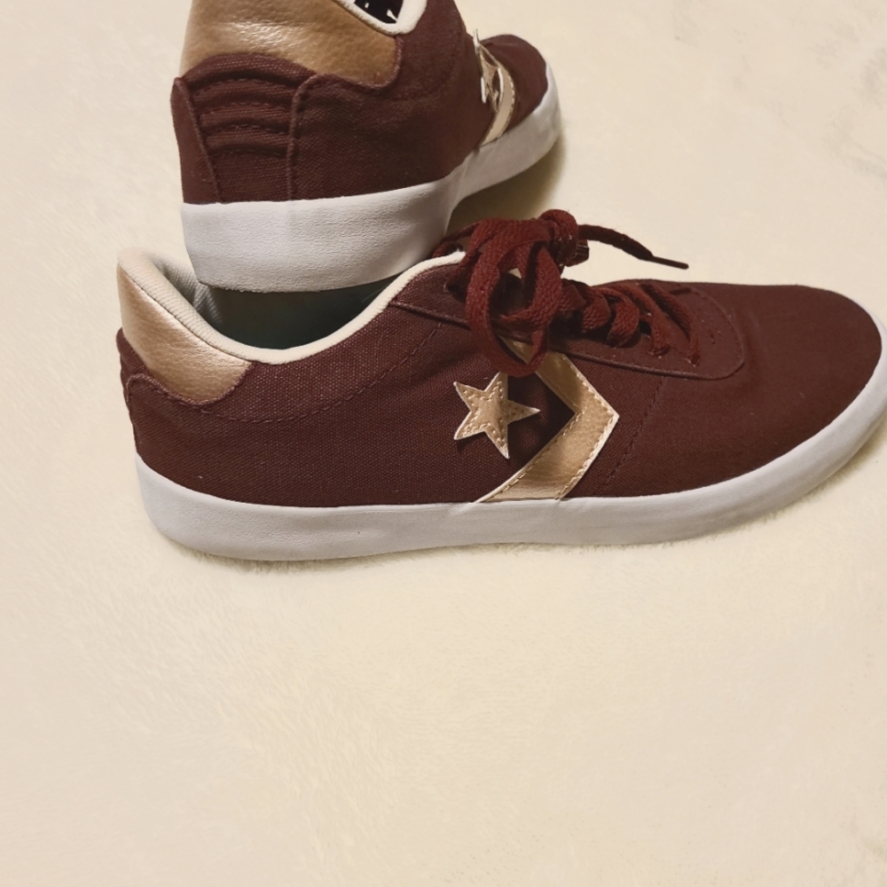 Converse all star shoes sz 9
